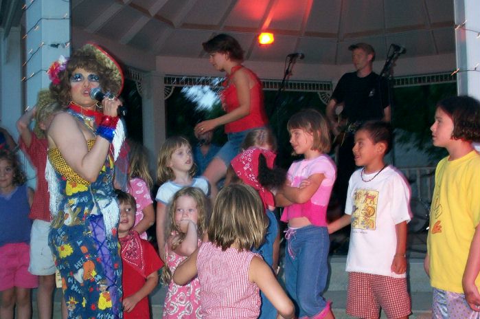Milly And The Kids Warm Up The Fulkses
